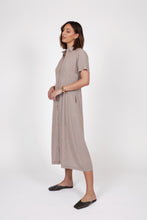 Laden Sie das Bild in den Galerie-Viewer, MARLOW Axis Shirt Dress