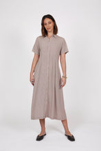 Laden Sie das Bild in den Galerie-Viewer, MARLOW Axis Shirt Dress