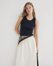 Indlæs billede til gallerivisning YERSE Blossom Silk Scarf