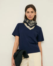 Indlæs billede til gallerivisning YERSE Blossom Silk Scarf