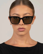 Cargar imagen en el visor de la galería, OTRA Bree Sunglasses