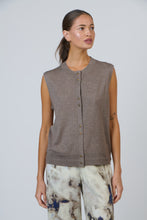 Laden Sie das Bild in den Galerie-Viewer, OJ Button Vest