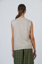 Laden Sie das Bild in den Galerie-Viewer, OJ Button Vest