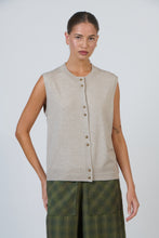 Laden Sie das Bild in den Galerie-Viewer, OJ Button Vest