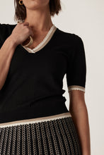 Indlæs billede til gallerivisning CABLE Joelle Scallop Knit Top