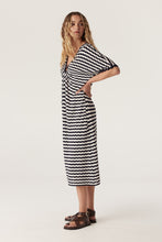 Laden Sie das Bild in den Galerie-Viewer, CABLE Riviera Knit Dress