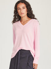 Charger l&#39;image dans la galerie, SILLS Carnival V Neck Sweater