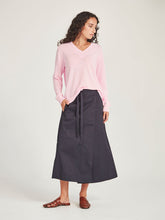 Charger l&#39;image dans la galerie, SILLS Carnival V Neck Sweater