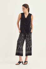 Load image into Gallery viewer, VERGE Darling Vest