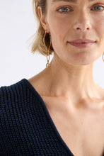 Charger l&#39;image dans la galerie, ELK Svel Long Hoop Earrings