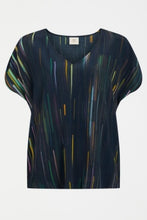 Laden Sie das Bild in den Galerie-Viewer, ELK Kayra V Neck Top