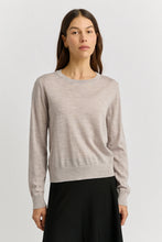 Laden Sie das Bild in den Galerie-Viewer, TOORALLIE Fine Merino Jumper