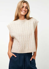 Laden Sie das Bild in den Galerie-Viewer, LOLLYS LAUNDRY Finn Vest