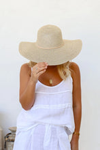 Laden Sie das Bild in den Galerie-Viewer, FREE SPIRIT STRAW HAT