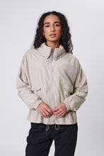 Laden Sie das Bild in den Galerie-Viewer, MARLOW Fairway Spray Jacket
