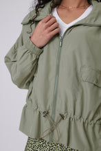 Laden Sie das Bild in den Galerie-Viewer, MARLOW Fairway Spray Jacket