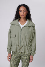 Laden Sie das Bild in den Galerie-Viewer, MARLOW Fairway Spray Jacket