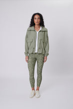 Laden Sie das Bild in den Galerie-Viewer, MARLOW Fairway Spray Jacket