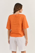 Laden Sie das Bild in den Galerie-Viewer, NATURALS GA289 V Neck Top