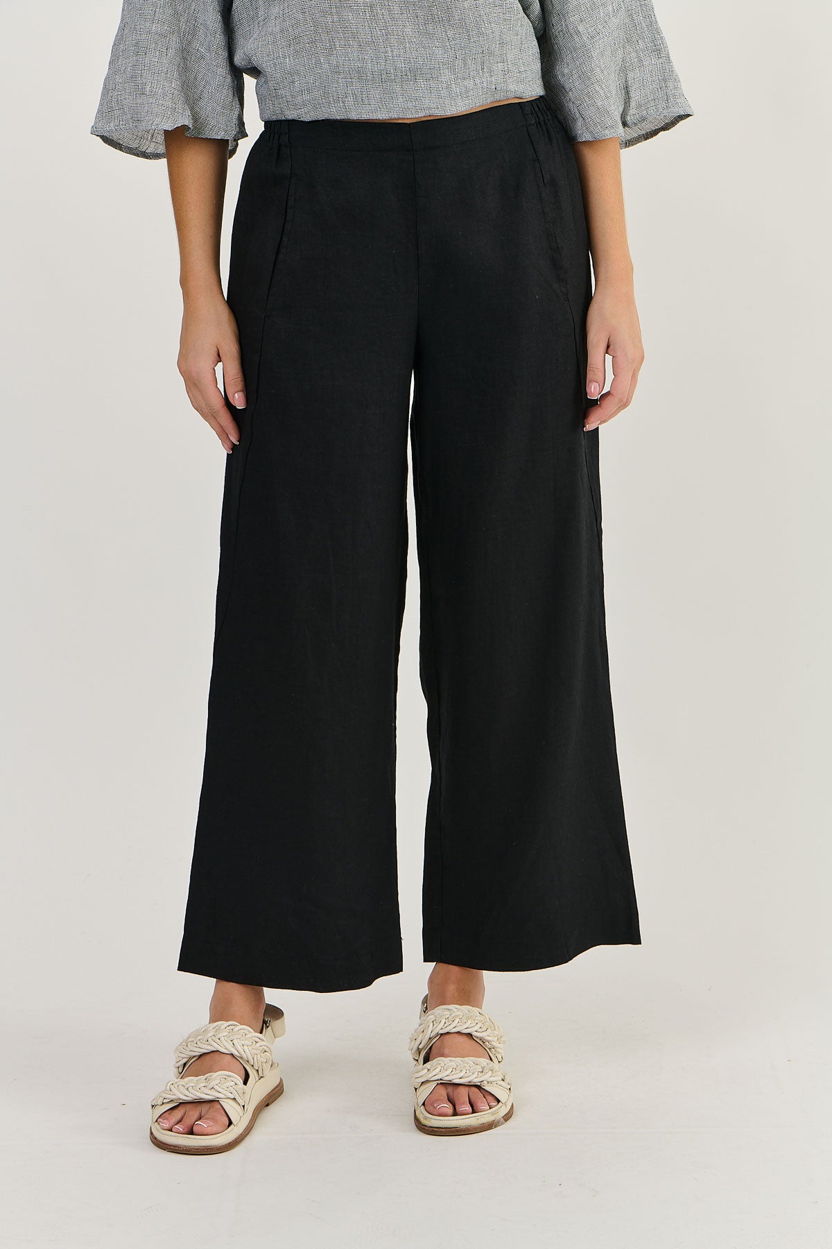 GA398 Straight Leg Pant in Black GA398 Straight Leg Pant in Black