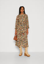 Load image into Gallery viewer, LOLLYS LAUNDRY Harper Flower Dress