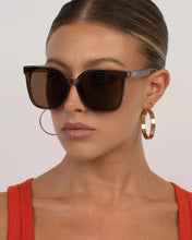 將圖片載入圖庫檢視器 OTRA Betty Sunglasses