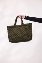 將圖片載入圖庫檢視器 DESIGN NATION Parade Tote Bag