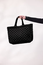 將圖片載入圖庫檢視器 DESIGN NATION Parade Tote Bag