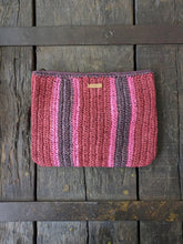 Indlæs billede til gallerivisning YERSE Paros Striped Clutch Bag