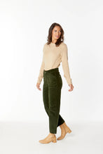 Load image into Gallery viewer, NEW LONDON Penrith Crop Cord Jean