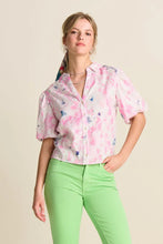 Cargar imagen en el visor de la galería, Blusa rosa brillante Lilies de POM