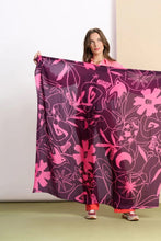 Load image into Gallery viewer, POM Winterbloom Shawl