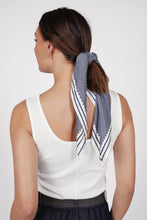 Laden Sie das Bild in den Galerie-Viewer, MARLOW Prism Scarf