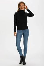 Laden Sie das Bild in den Galerie-Viewer, SAINT TROPEZ Mila Rollneck Pullover