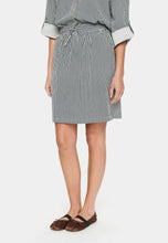Laden Sie das Bild in den Galerie-Viewer, SAINT TROPEZ Zalinda Stripe Skirt