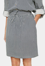 Laden Sie das Bild in den Galerie-Viewer, SAINT TROPEZ Zalinda Stripe Skirt