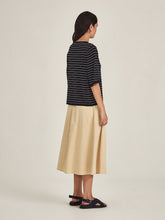 Cargar imagen en el visor de la galería, SILLS Sumire Boxy Tee