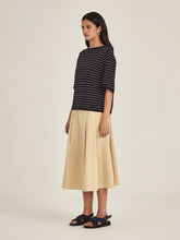 Cargar imagen en el visor de la galería, SILLS Sumire Boxy Tee