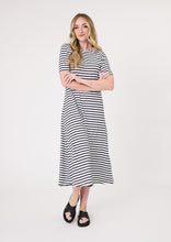 Laden Sie das Bild in den Galerie-Viewer, LEMON TREE Sole Dress