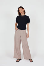 Laden Sie das Bild in den Galerie-Viewer, MARLOW Soleil Knit Tee