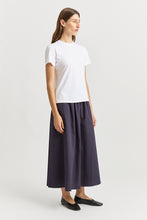 Laden Sie das Bild in den Galerie-Viewer, TOORALLIE Classic Tee