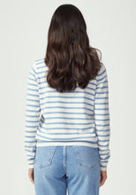 Laden Sie das Bild in den Galerie-Viewer, UNTOUCHED WORLD Fountain Sweater