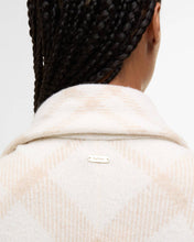 Cargar imagen en el visor de la galería, BARBOUR Vienna Knit Cape