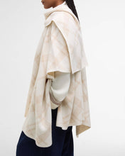 Cargar imagen en el visor de la galería, BARBOUR Vienna Knit Cape