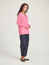 Charger l&#39;image dans la galerie, SILLS Vinnie V Neck Sweater