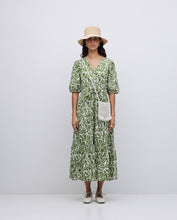 Indlæs billede til gallerivisning YERSE Anemone Floral Dress